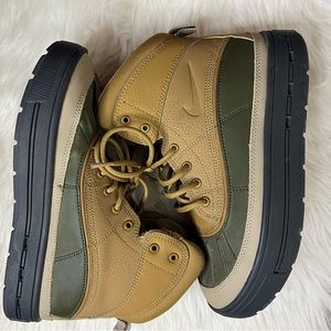 Boys Nike ACG Woodside Boots Size 5.5
